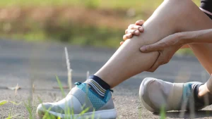 Dolore persistente dopo un crampo al polpaccio: cause, rischi e rimedi