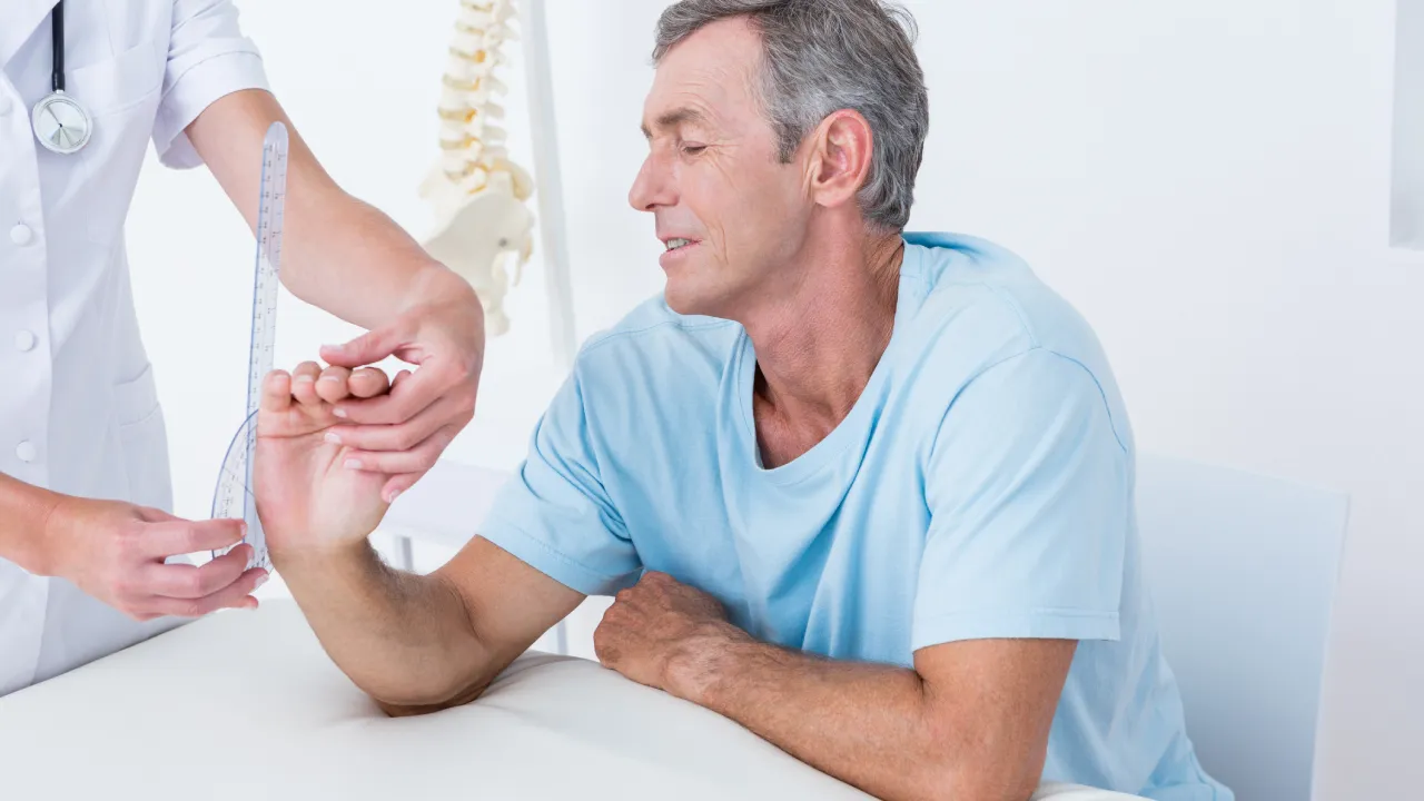 Quali trattamenti fisioterapici sono più utili per l’artrosi (ginocchio, anca, schiena)?